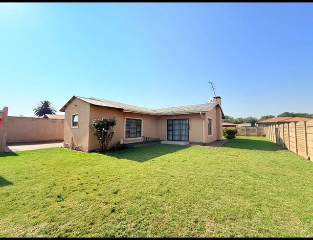 3 BEDROOM HOUSE FOR SALE IN VANDERBIJLPARK CW 4